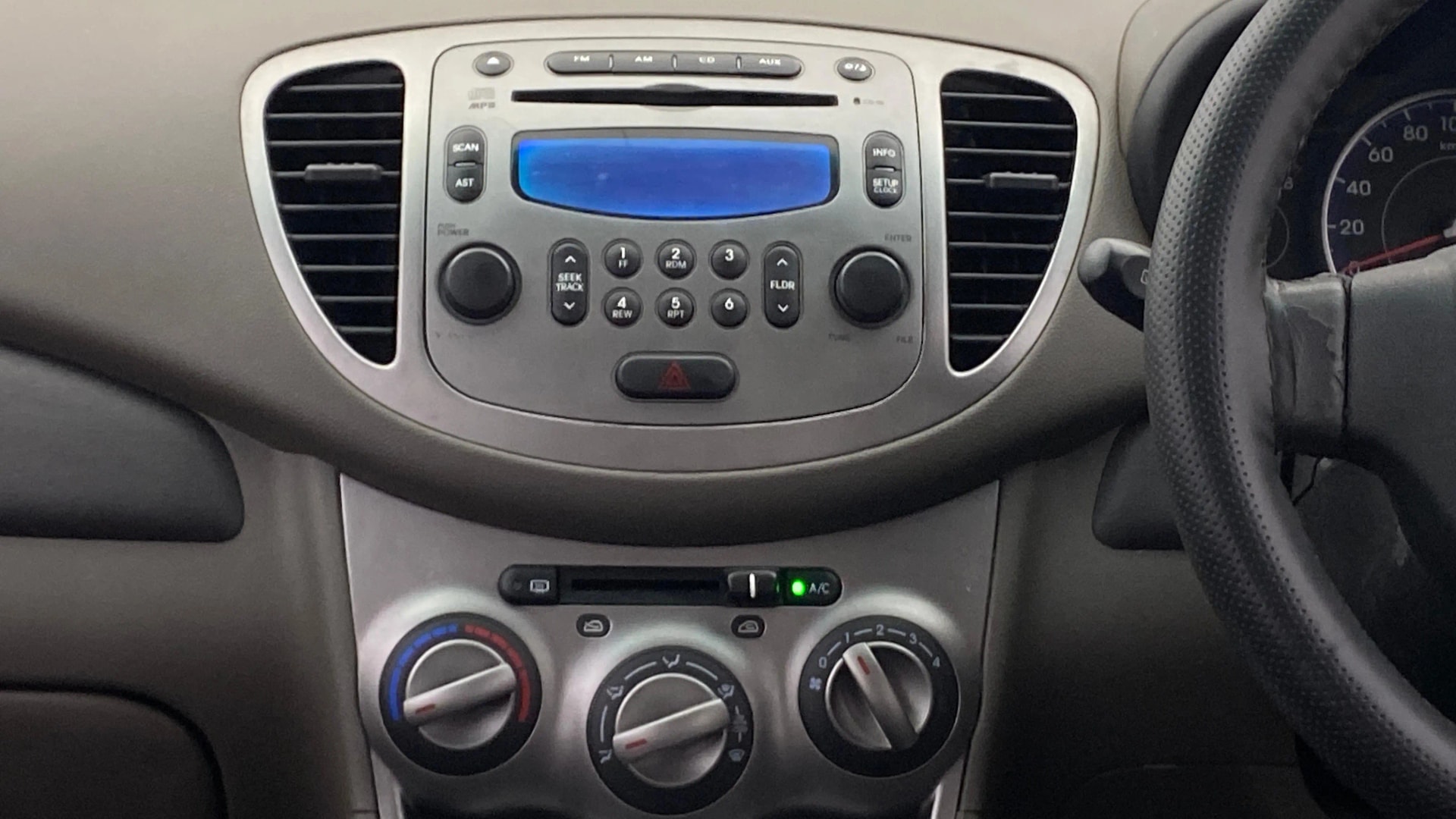 View 2013 Hyundai i10 1.2 Sportz AT Image 17 Used 2013 Hyundai i10 1.2 Sportz AT Image 17