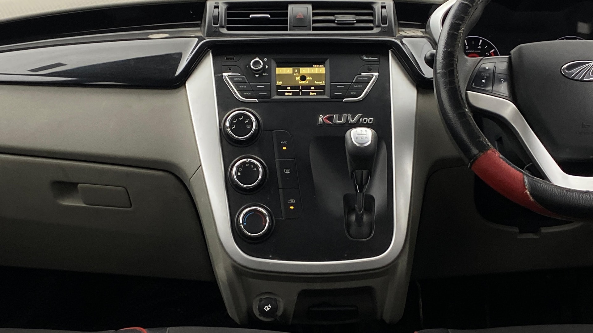 View 2016 Mahindra KUV100 K8 Diesel 6 Seater BS IV Image 17 Used 2016 Mahindra KUV100 K8 Diesel 6 Seater BS IV Image 17