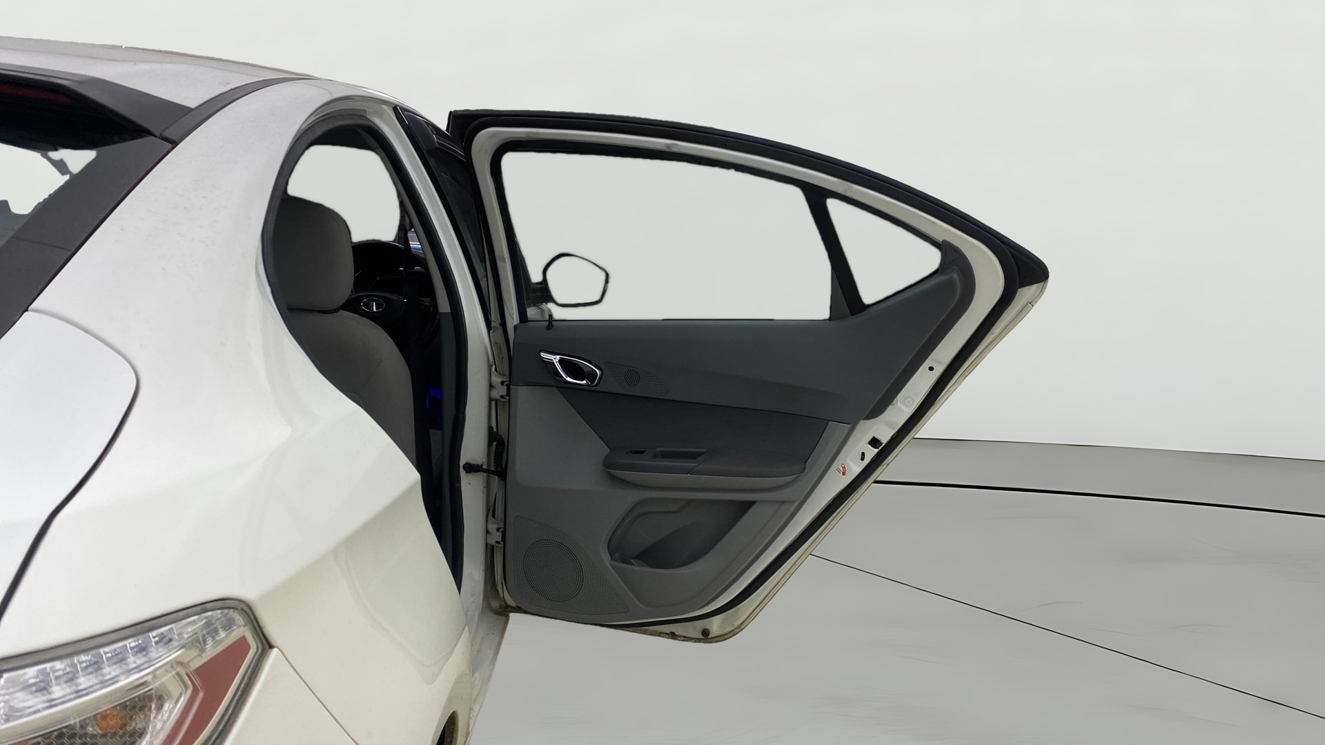 View 2022 Tata Tigor XE Diesel Image 7 Used 2022 Tata Tigor XE Diesel Image 7