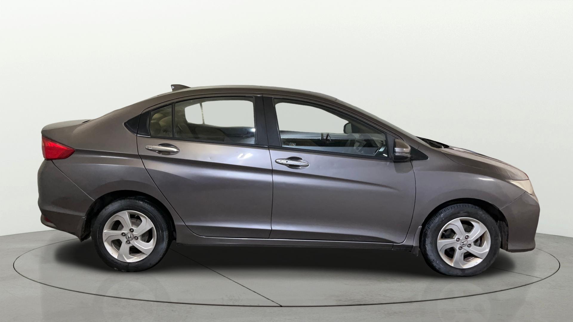 View 2015 Honda City ZX MT Diesel Anniversary Edition Image 27 Used 2015 Honda City ZX MT Diesel Anniversary Edition Image 27