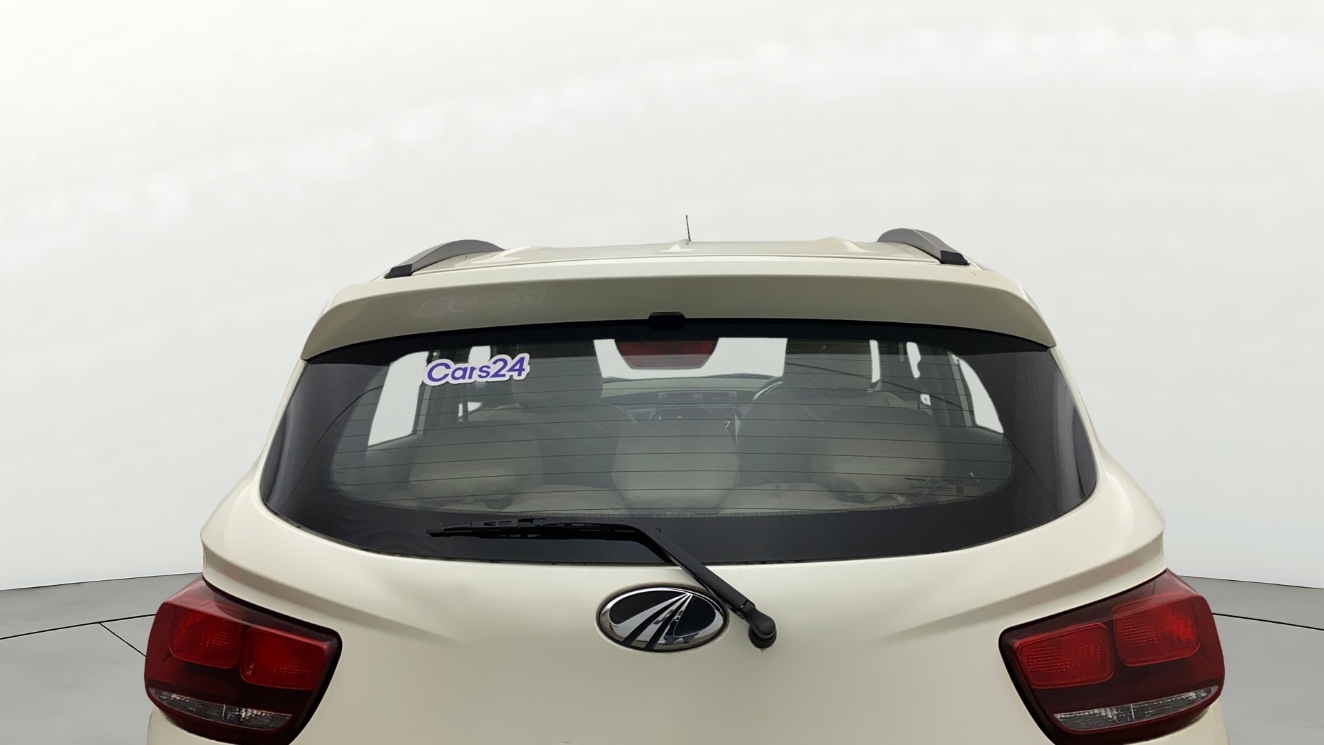 View 2016 Mahindra KUV100 K8 Petrol 5 Seater BS IV Image 4 Used 2016 Mahindra KUV100 K8 Petrol 5 Seater BS IV Image 4