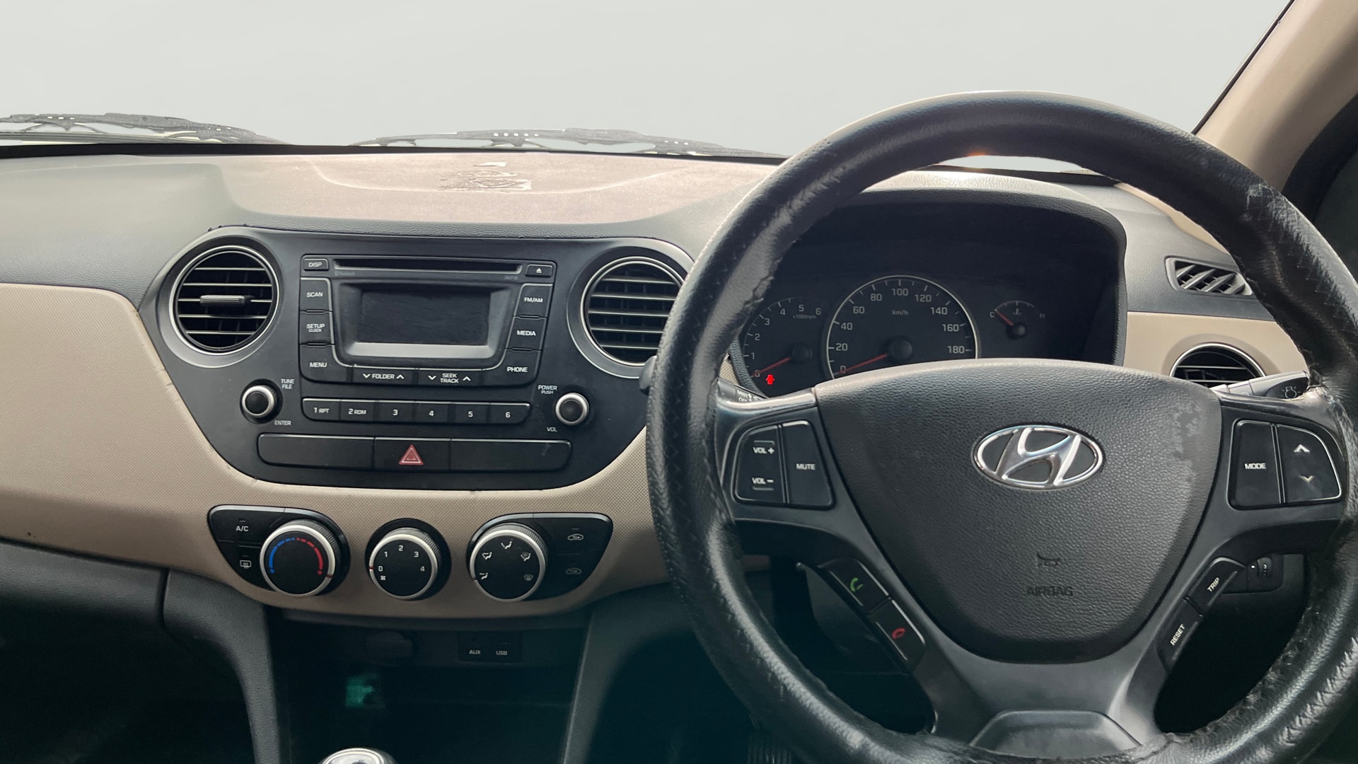 View 2015 Hyundai Grand i10 1.1 Asta Diesel Image 32 Used 2015 Hyundai Grand i10 1.1 Asta Diesel Image 32