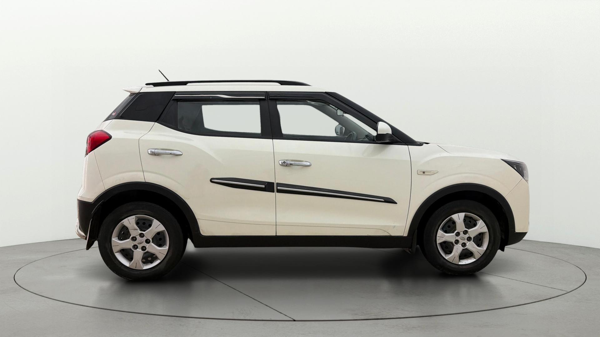 View 2021 Mahindra XUV300 W4 Petrol BS IV Image 25 Used 2021 Mahindra XUV300 W4 Petrol BS IV Image 25