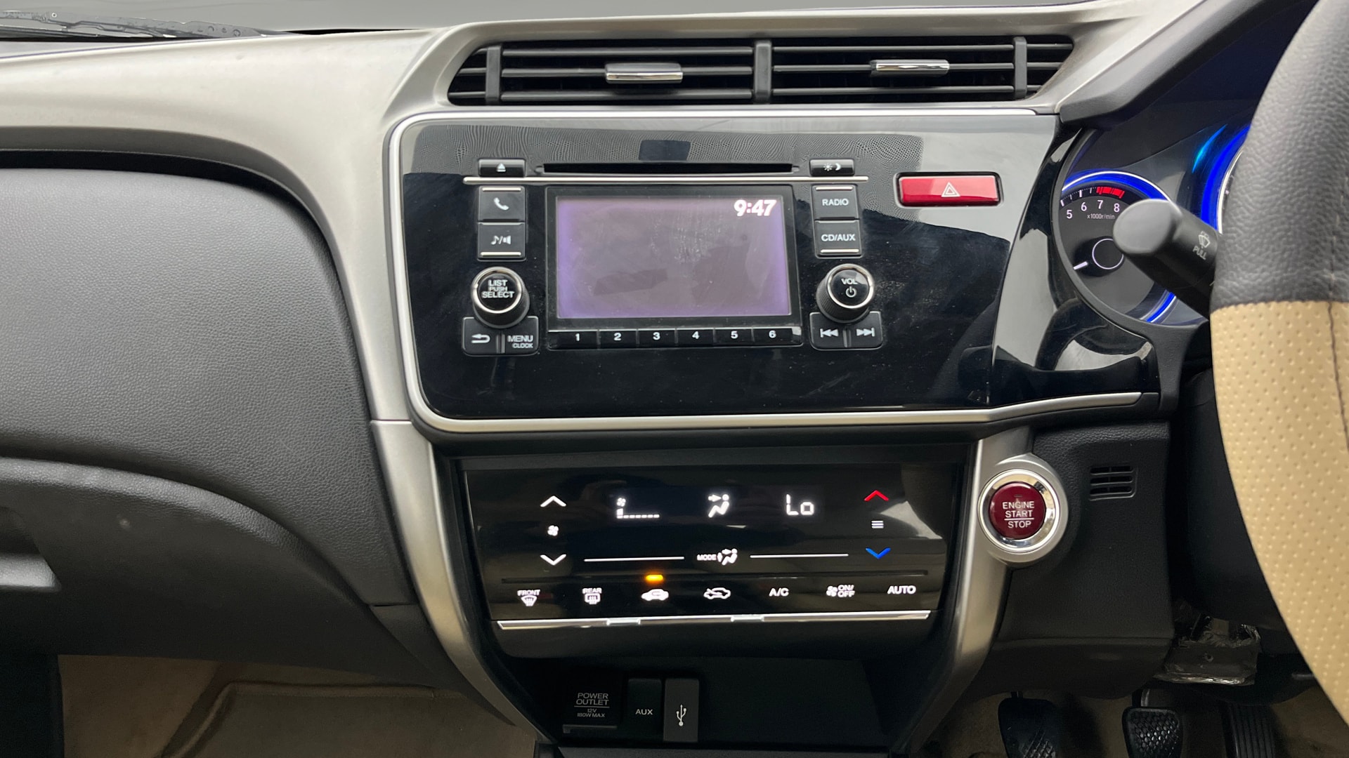 View 2015 Honda City ZX MT Diesel Anniversary Edition Image 18 Used 2015 Honda City ZX MT Diesel Anniversary Edition Image 18