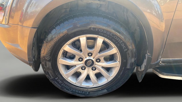 View Mahindra XUV500 Image 35 Used Mahindra XUV500 Image 35