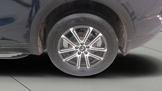 View Mahindra XUV700 Image 8 Used Mahindra XUV700 Image 8
