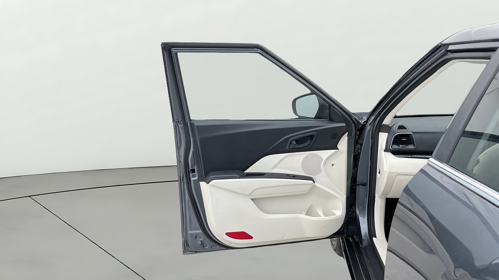 View 2024 Mahindra XUV 3XO MX3 Pro 1.5 Turbo Diesel Image 33 Used 2024 Mahindra XUV 3XO MX3 Pro 1.5 Turbo Diesel Image 33