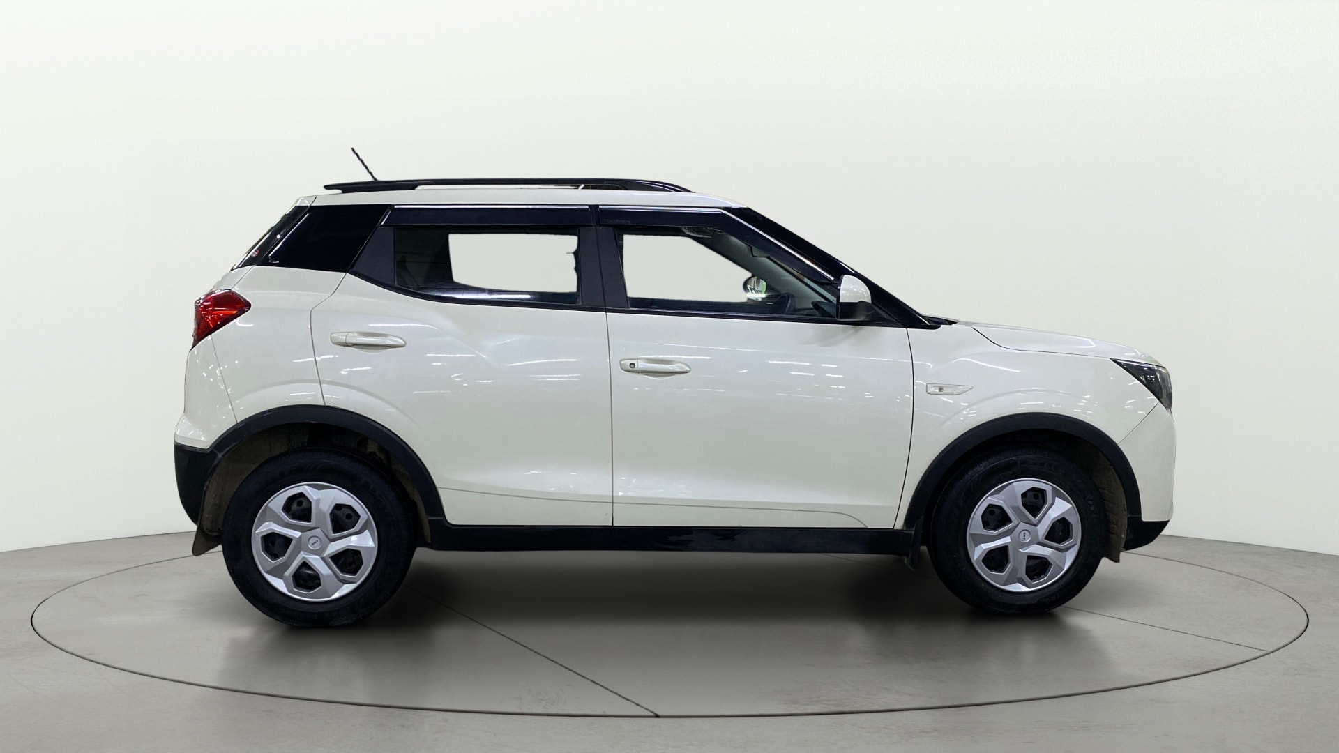 Used 2023 Mahindra XUV300 Used 2023 Mahindra XUV300