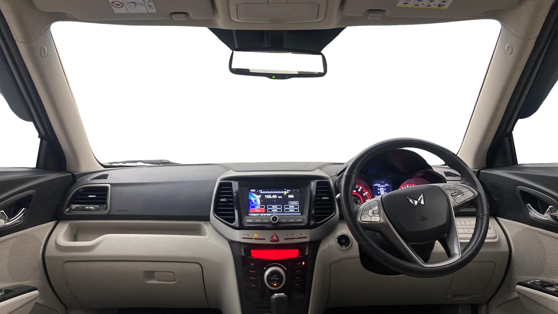 View 2022 Mahindra XUV300 W4 Petrol BS IV Image 31 Used 2022 Mahindra XUV300 W4 Petrol BS IV Image 31
