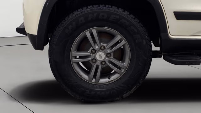 View Mahindra TUV300 Image 24 Used Mahindra TUV300 Image 24