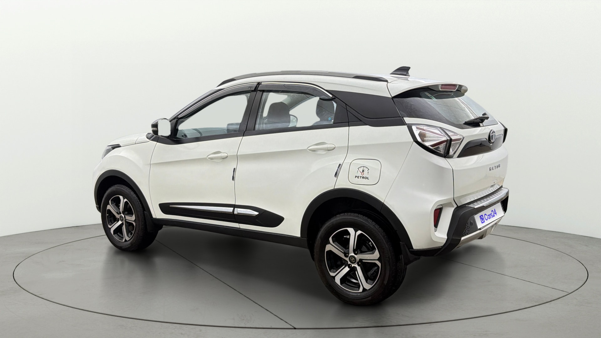 View 2022 Tata Nexon Revotron XE Image 2 Used 2022 Tata Nexon Revotron XE Image 2