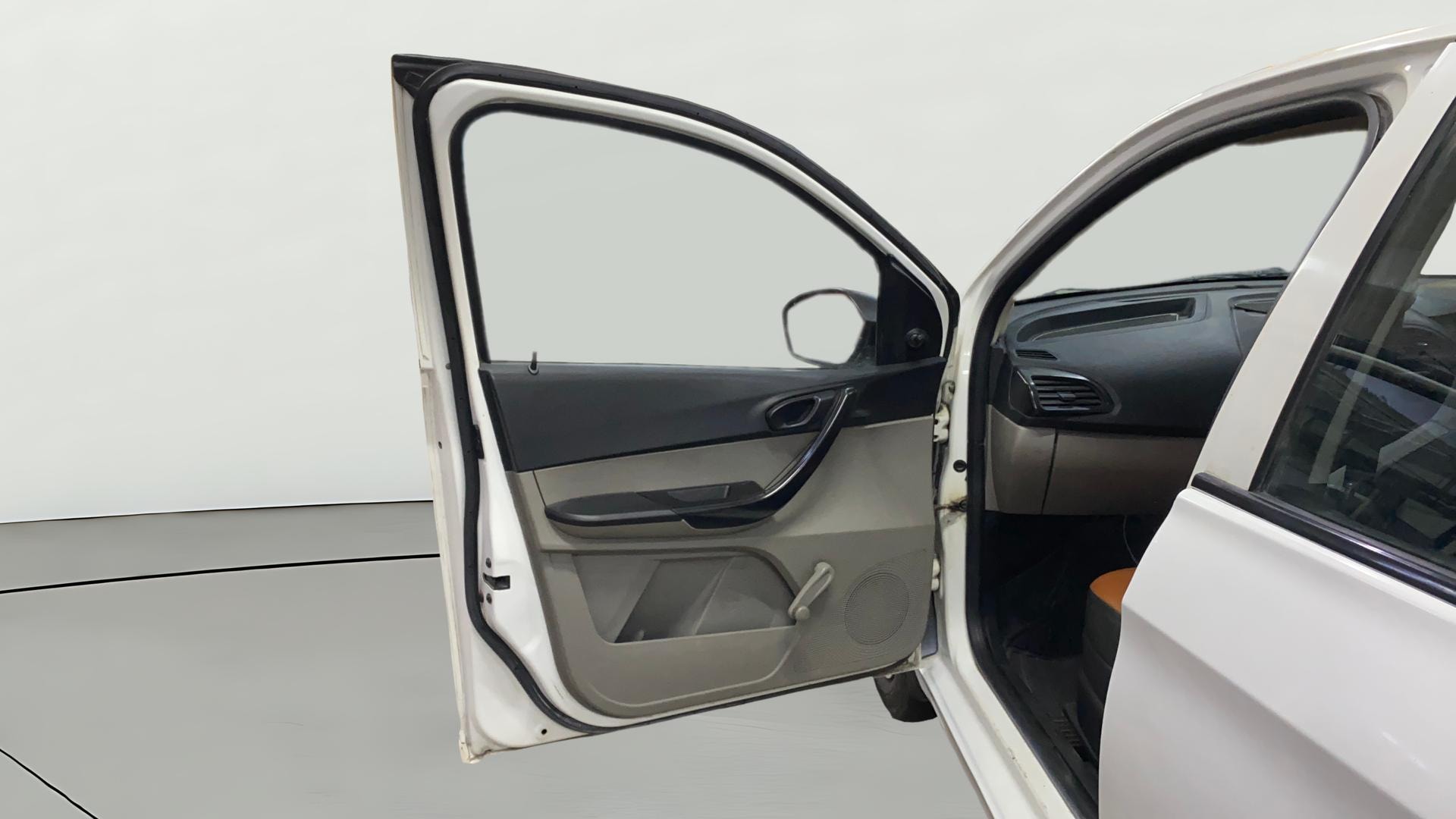 View 2018 Tata Tiago Revotorq XB Image 30 Used 2018 Tata Tiago Revotorq XB Image 30
