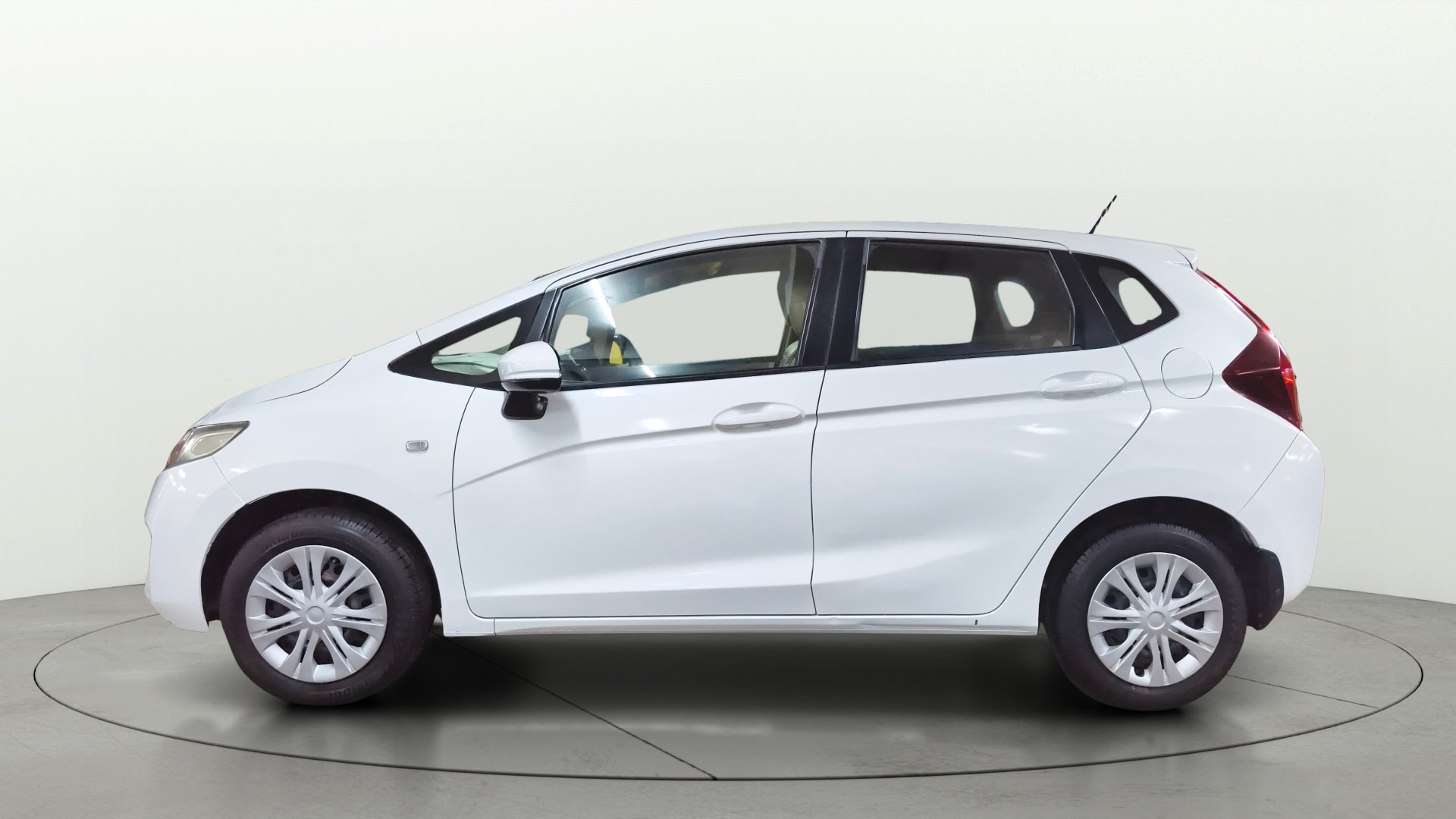 View 2016 Honda Jazz E MT Diesel Image 5 Used 2016 Honda Jazz E MT Diesel Image 5