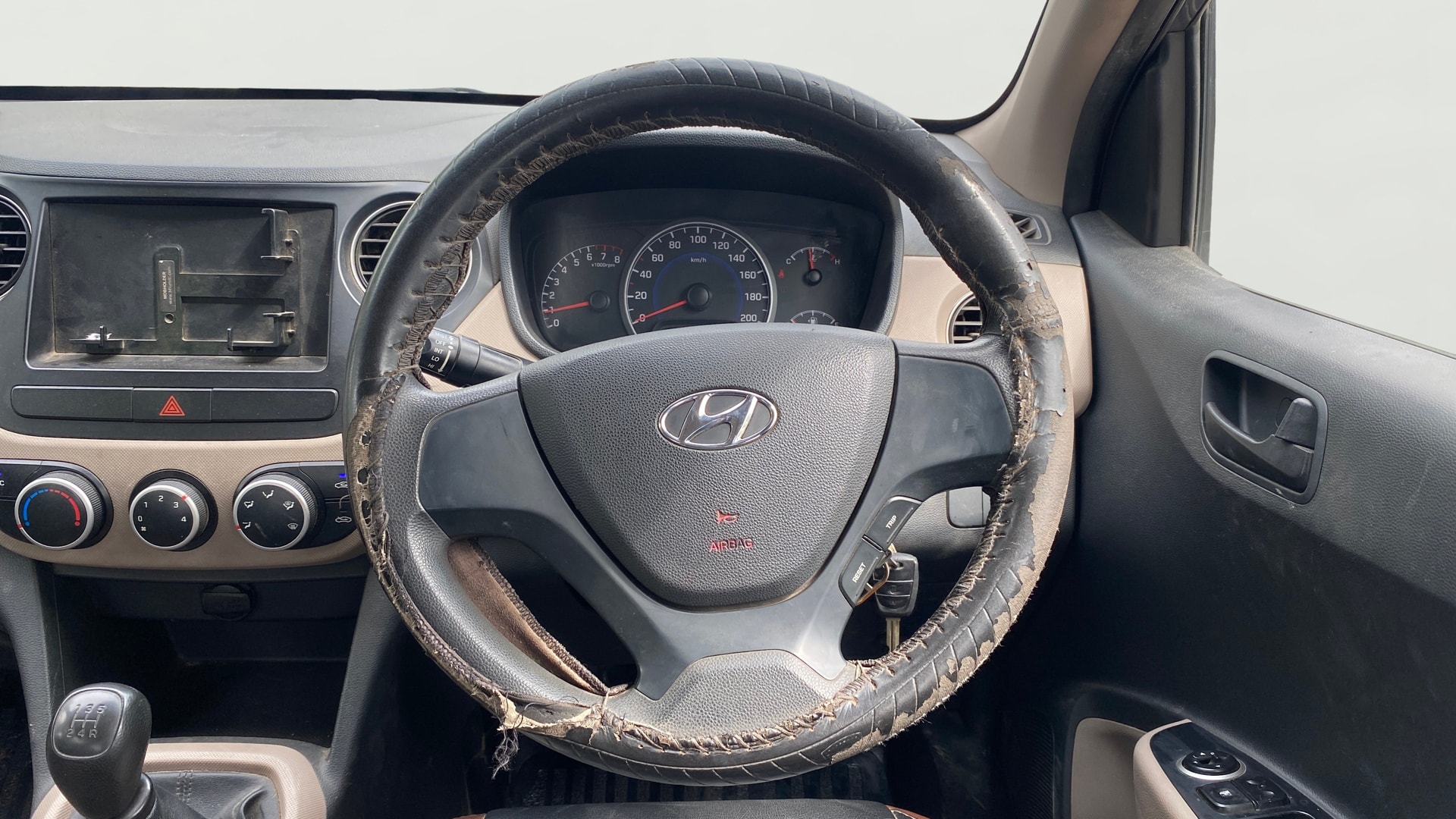 View 2017 Hyundai Grand i10 Magna 1.2 Kappa VTVT Image 14 Used 2017 Hyundai Grand i10 Magna 1.2 Kappa VTVT Image 14