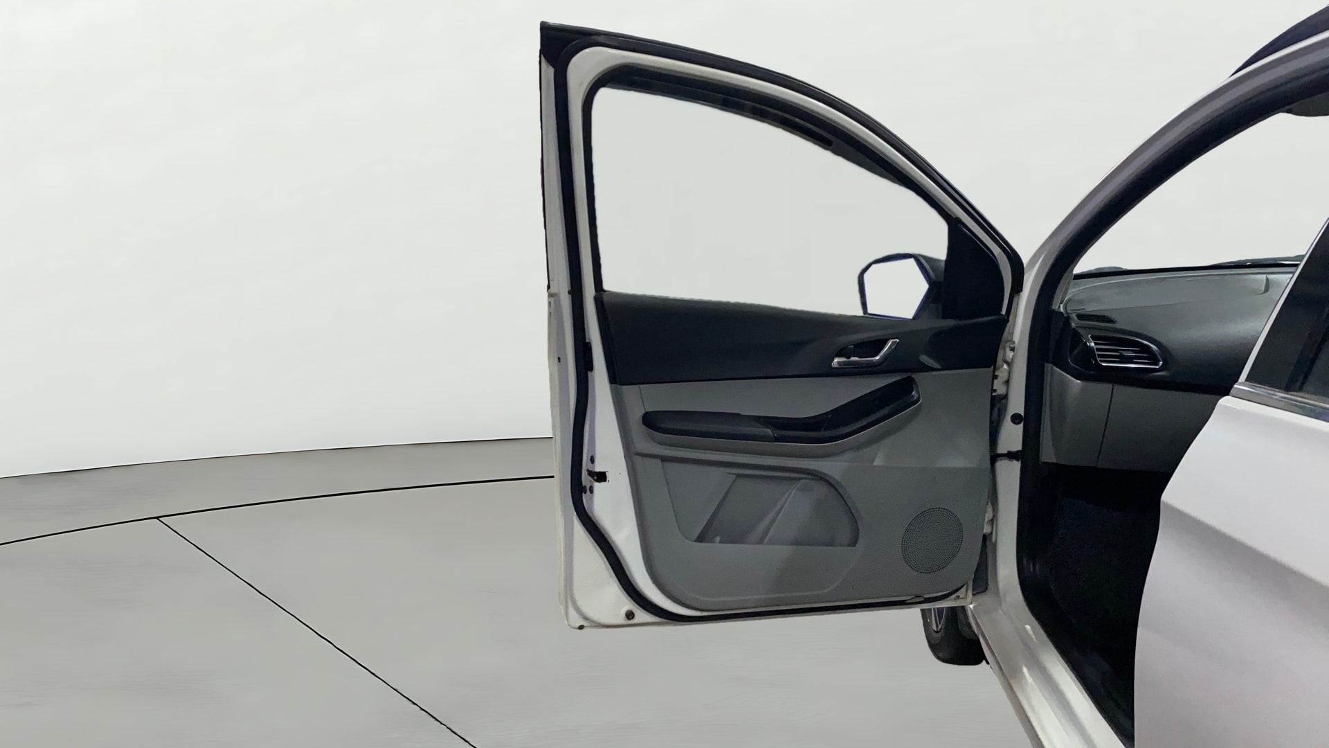 View 2021 Tata Tiago Revotorq XB Image 31 Used 2021 Tata Tiago Revotorq XB Image 31