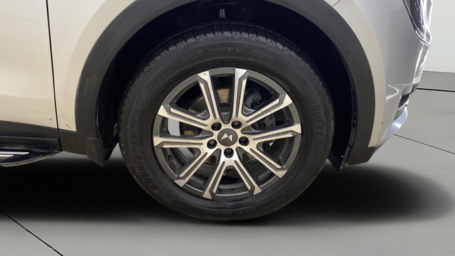 View Mahindra XUV700 Image 46 Used Mahindra XUV700 Image 46