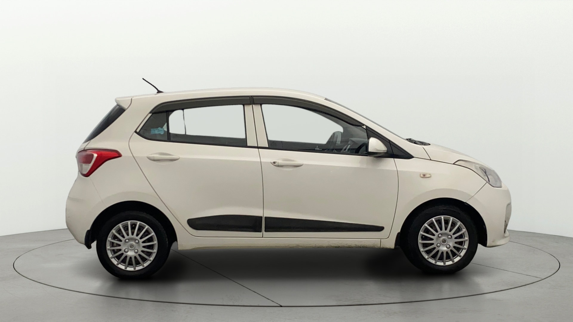 View 2017 Hyundai Grand i10 1.2 Sportz Diesel Image 8 Used 2017 Hyundai Grand i10 1.2 Sportz Diesel Image 8