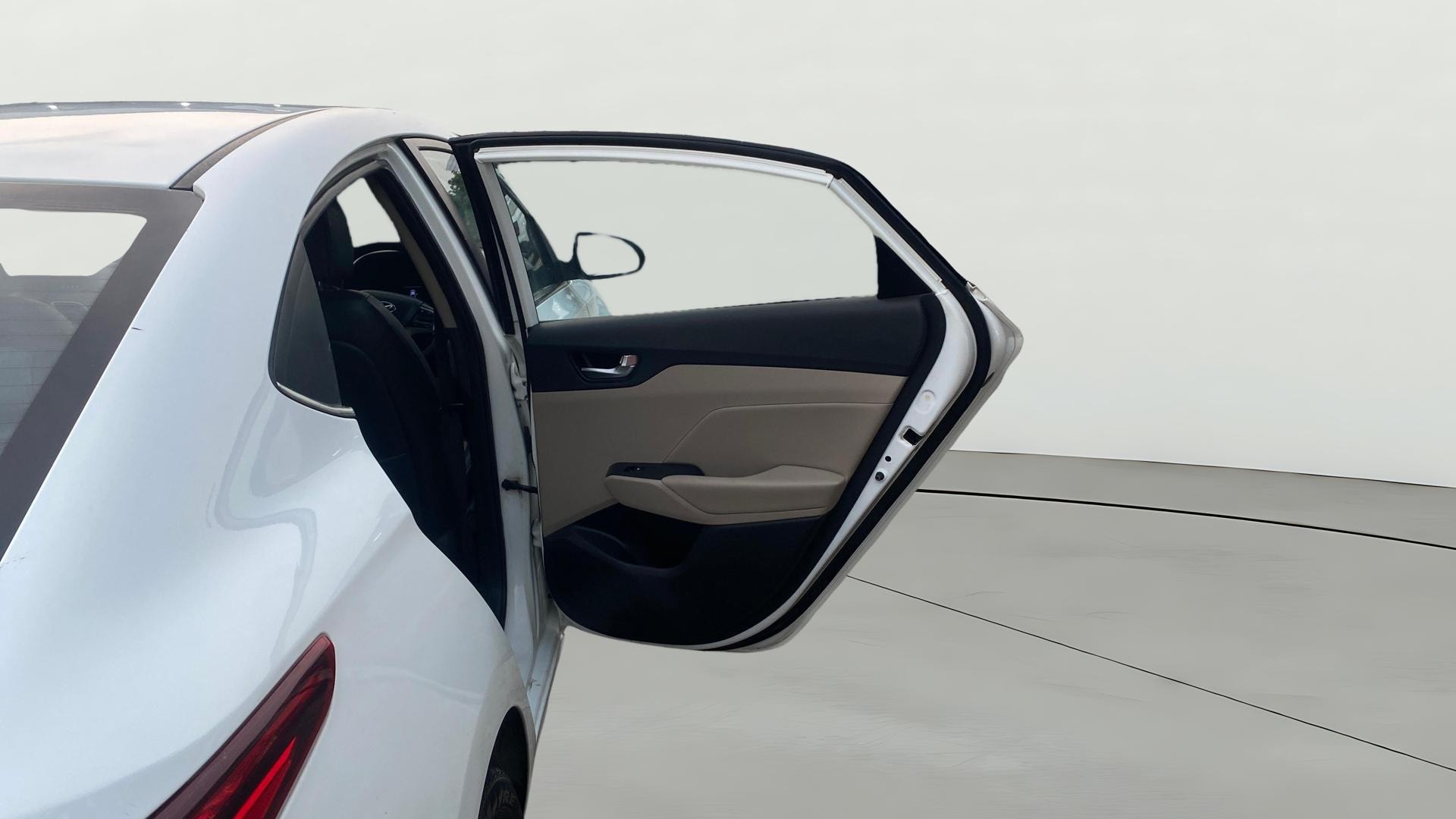 View 2019 Hyundai Verna 1.6 VTVT SX (O) AT Image 8 Used 2019 Hyundai Verna 1.6 VTVT SX (O) AT Image 8
