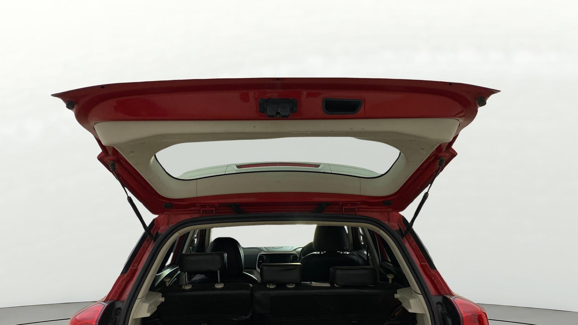 View 2019 Mahindra XUV300 W4 Petrol BS IV Image 16 Used 2019 Mahindra XUV300 W4 Petrol BS IV Image 16