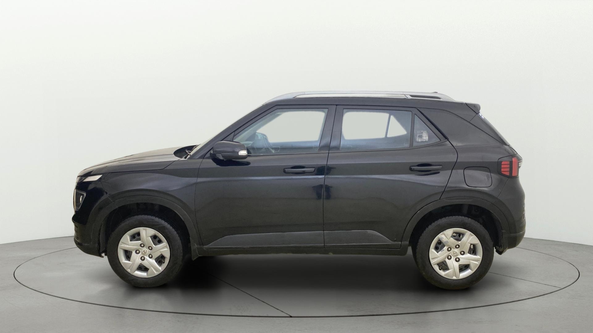 View 2022 Hyundai Venue SX 1.2 Petrol MT Image 5 Used 2022 Hyundai Venue SX 1.2 Petrol MT Image 5