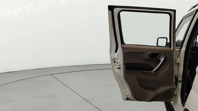 View Mahindra TUV300 Image 22 Used Mahindra TUV300 Image 22