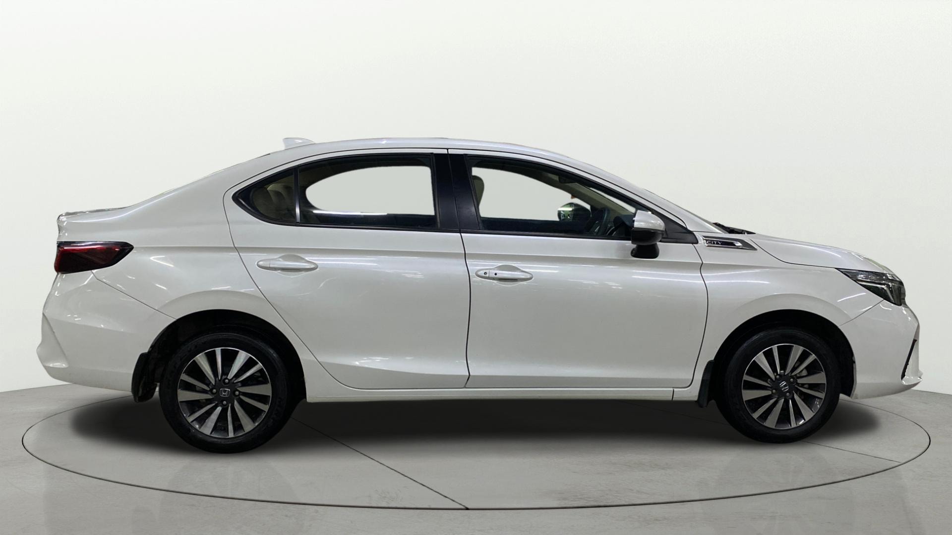 View 2024 Honda City ZX MT Diesel Anniversary Edition Image 27 Used 2024 Honda City ZX MT Diesel Anniversary Edition Image 27