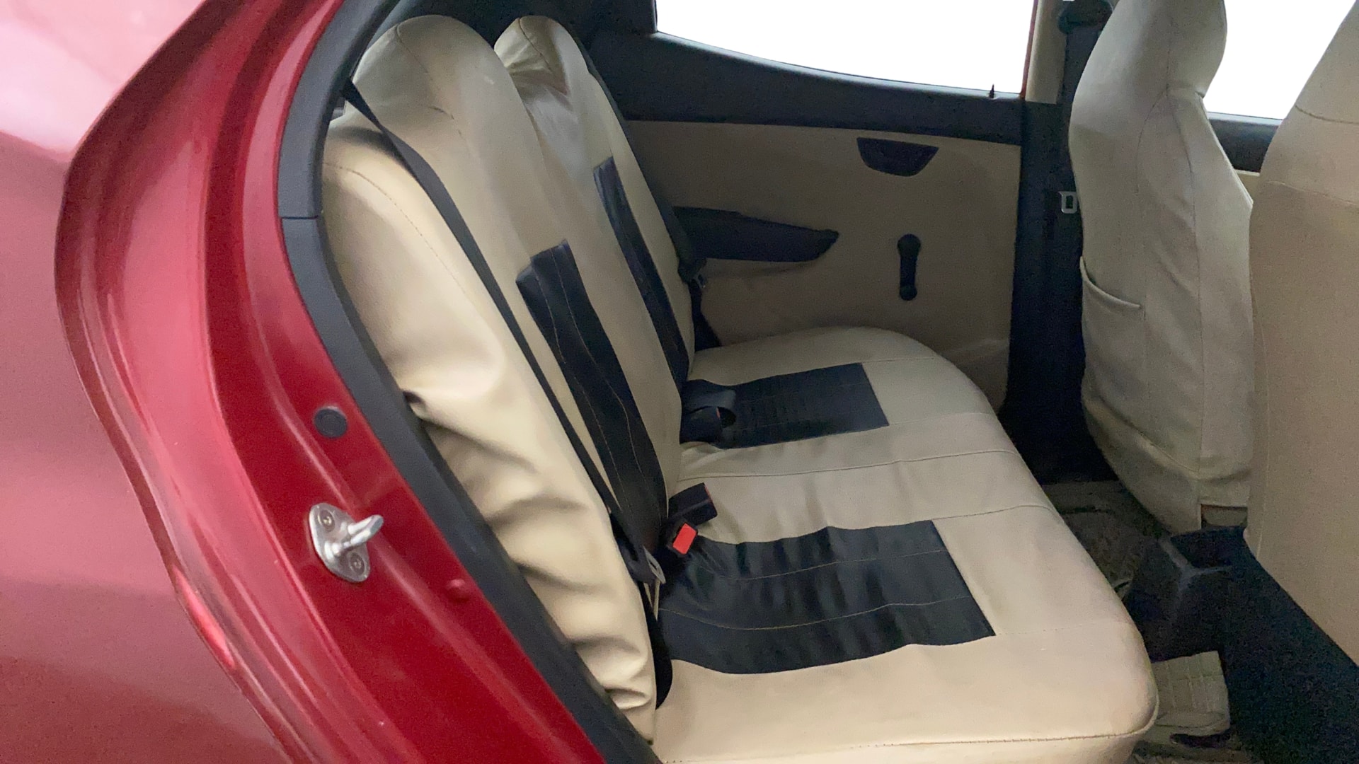 View 2017 Hyundai EON 1.0 Kappa Era + Image 10 Used 2017 Hyundai EON 1.0 Kappa Era + Image 10