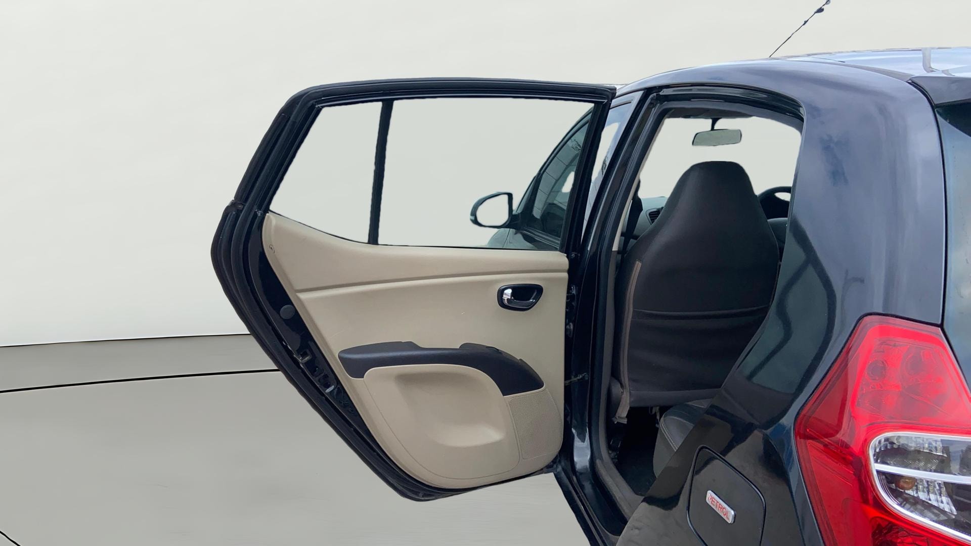 View 2013 Hyundai i10 1.2 Sportz AT Image 22 Used 2013 Hyundai i10 1.2 Sportz AT Image 22