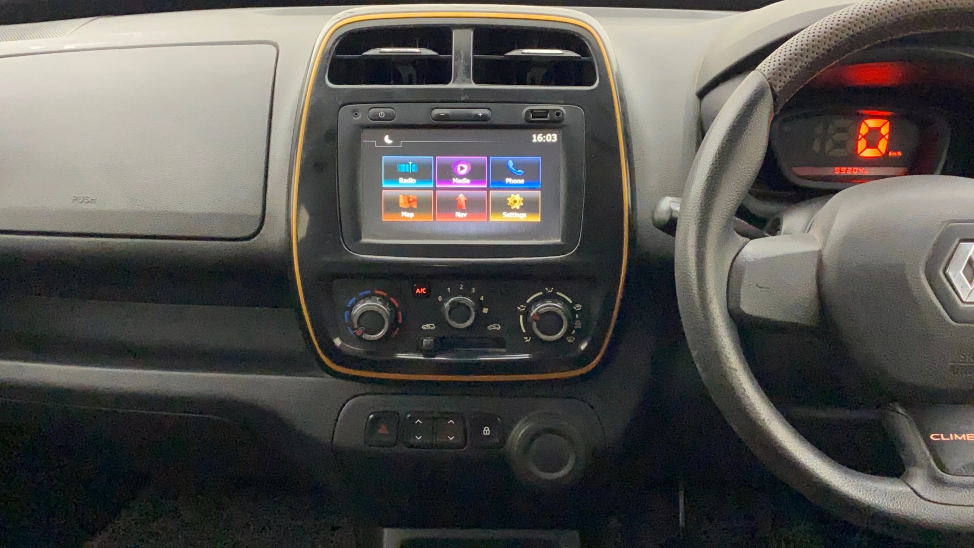 View 2017 Renault Kwid RXT 1.0 Driver Airbag Option Image 17 Used 2017 Renault Kwid RXT 1.0 Driver Airbag Option Image 17