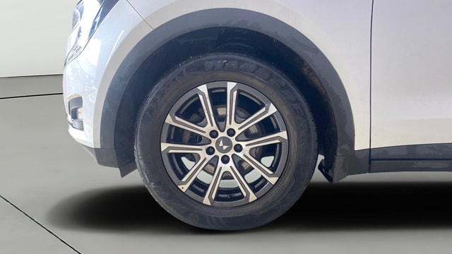 View Mahindra XUV700 Image 37 Used Mahindra XUV700 Image 37