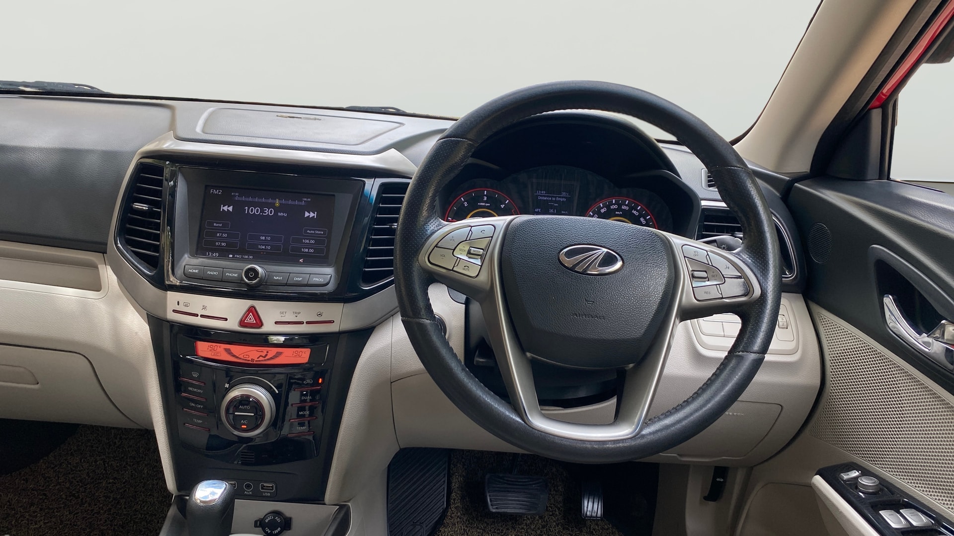 View 2019 Mahindra XUV300 W4 Petrol BS IV Image 13 Used 2019 Mahindra XUV300 W4 Petrol BS IV Image 13