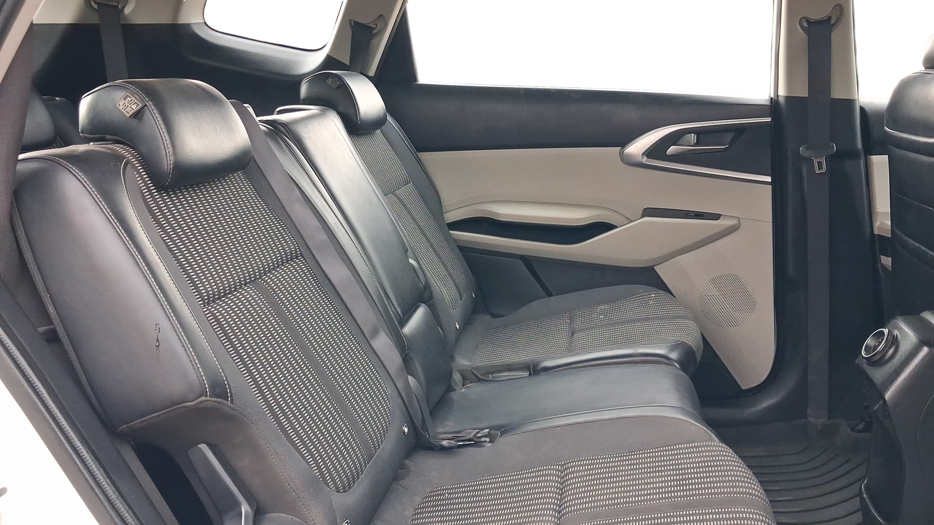 View 2023 Kia Carens Prestige 1.5 Petrol 7 STR Image 38 Used 2023 Kia Carens Prestige 1.5 Petrol 7 STR Image 38