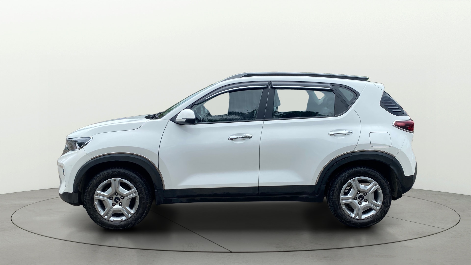 View 2023 Kia Sonet HTX Plus iMT Petrol Image 5 Used 2023 Kia Sonet HTX Plus iMT Petrol Image 5