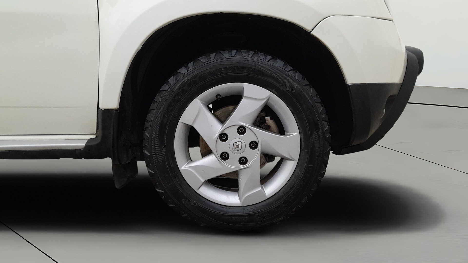 View 2015 Renault Duster Diesel 85PS 4x2 MT Image 42 Used 2015 Renault Duster Diesel 85PS 4x2 MT Image 42