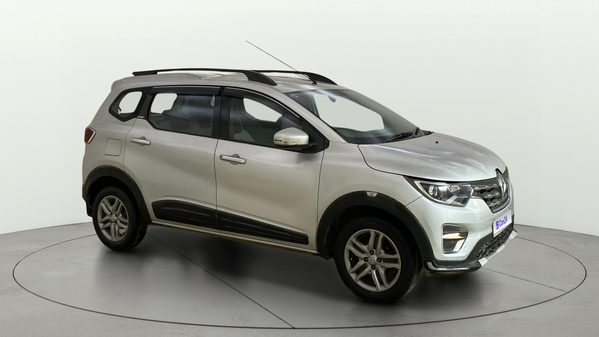 View 2020 Renault Triber RXZ AMT Image 14 Used 2020 Renault Triber RXZ AMT Image 14