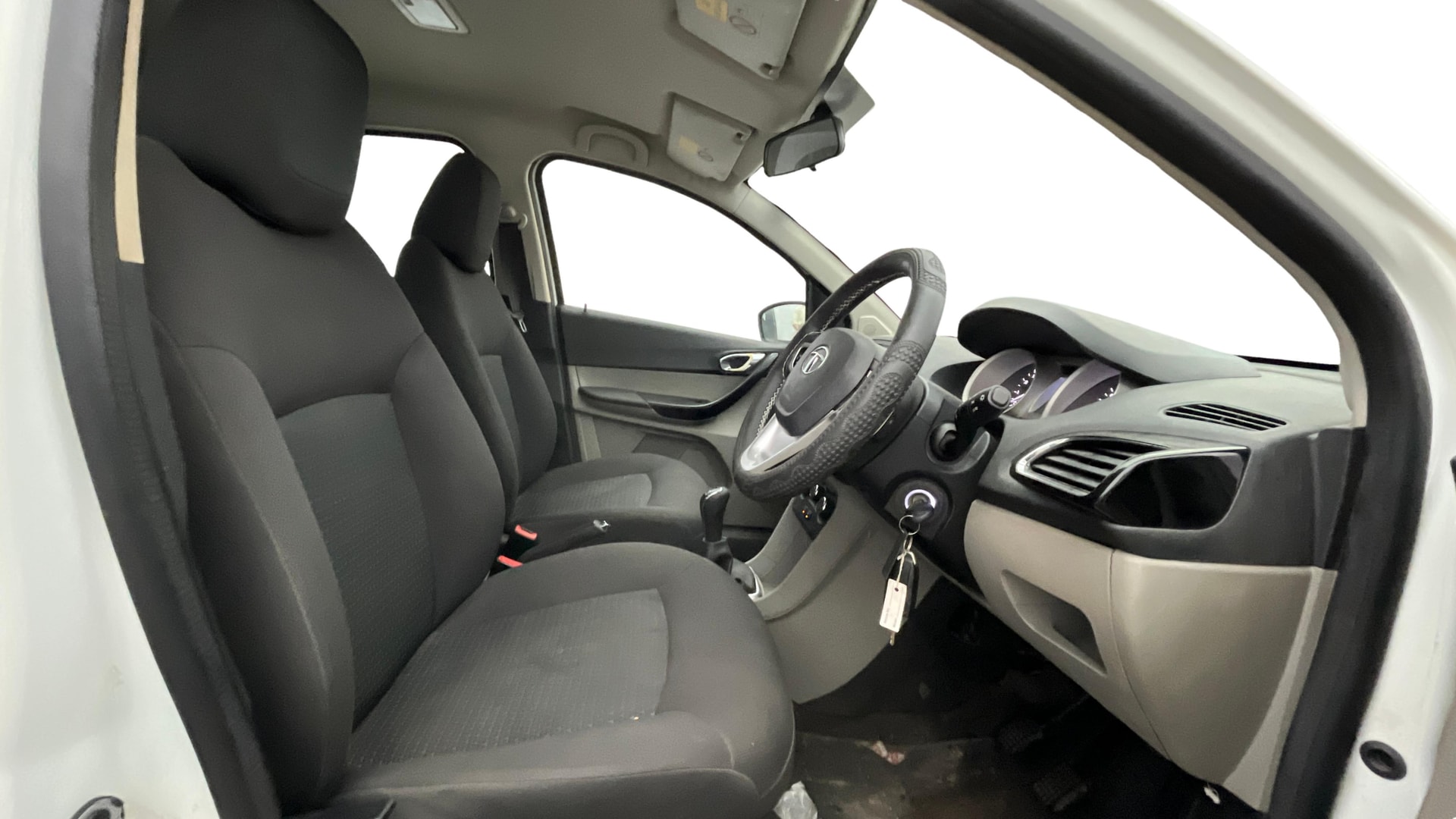 View 2017 Tata Tiago Revotorq XB Image 17 Used 2017 Tata Tiago Revotorq XB Image 17