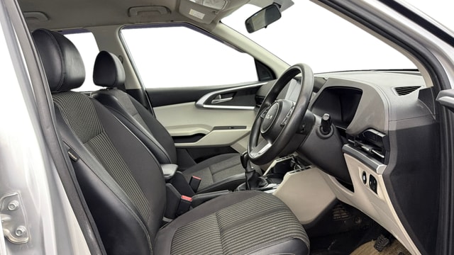 View Kia Carens Image 19 Used Kia Carens Image 19