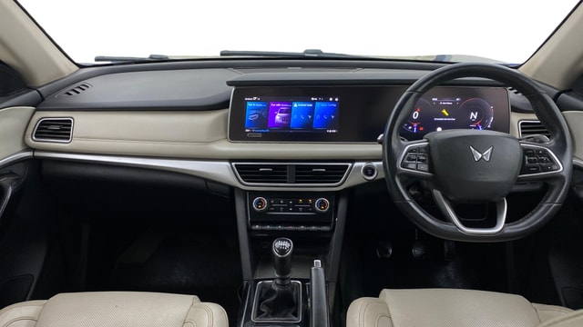 View Mahindra XUV700 Image 31 Used Mahindra XUV700 Image 31