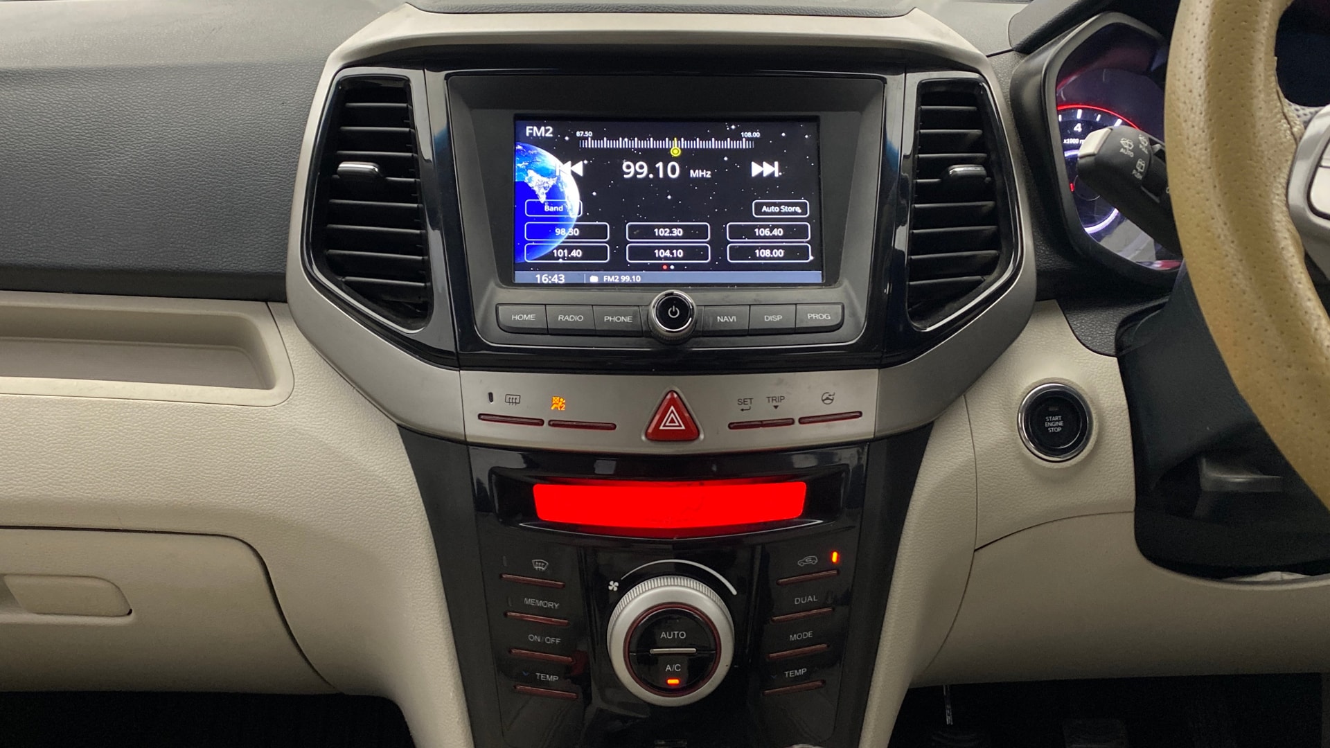 Used 2022 Mahindra XUV300 Used 2022 Mahindra XUV300