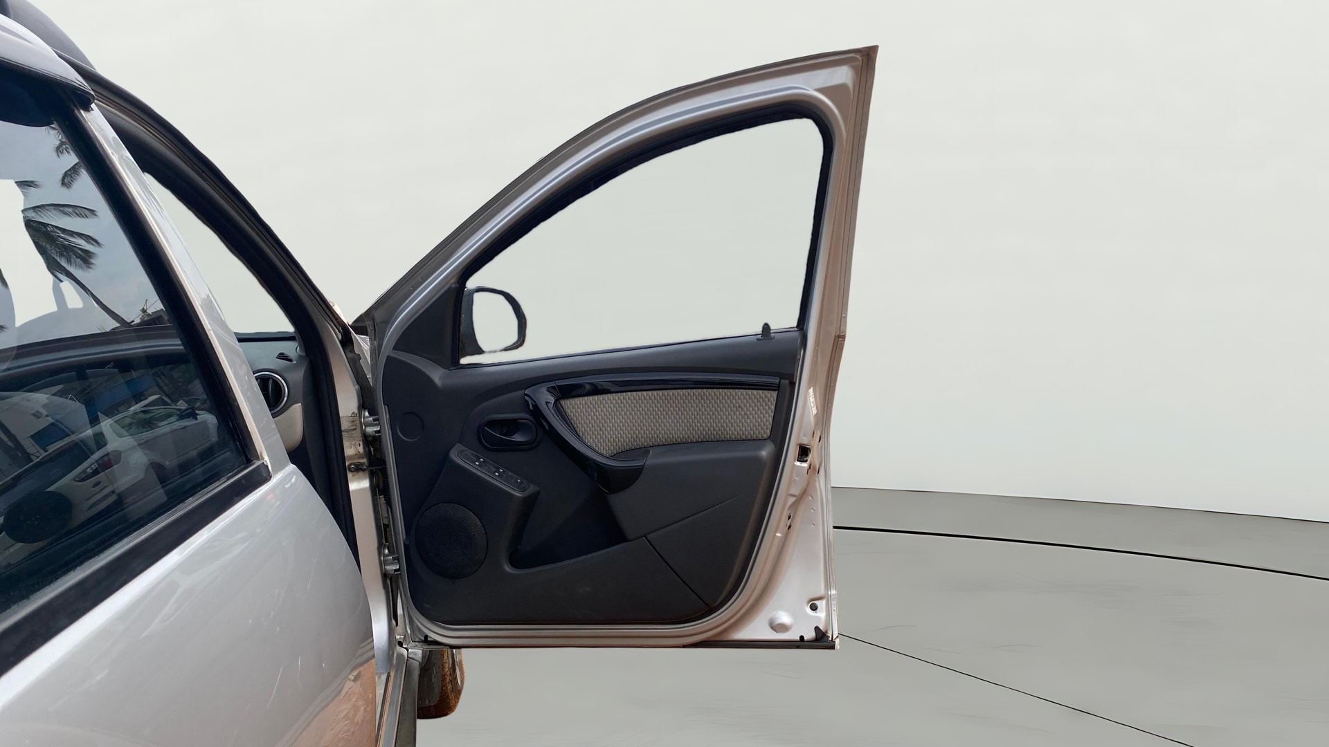View 2015 Renault Duster Petrol RXL Image 45 Used 2015 Renault Duster Petrol RXL Image 45