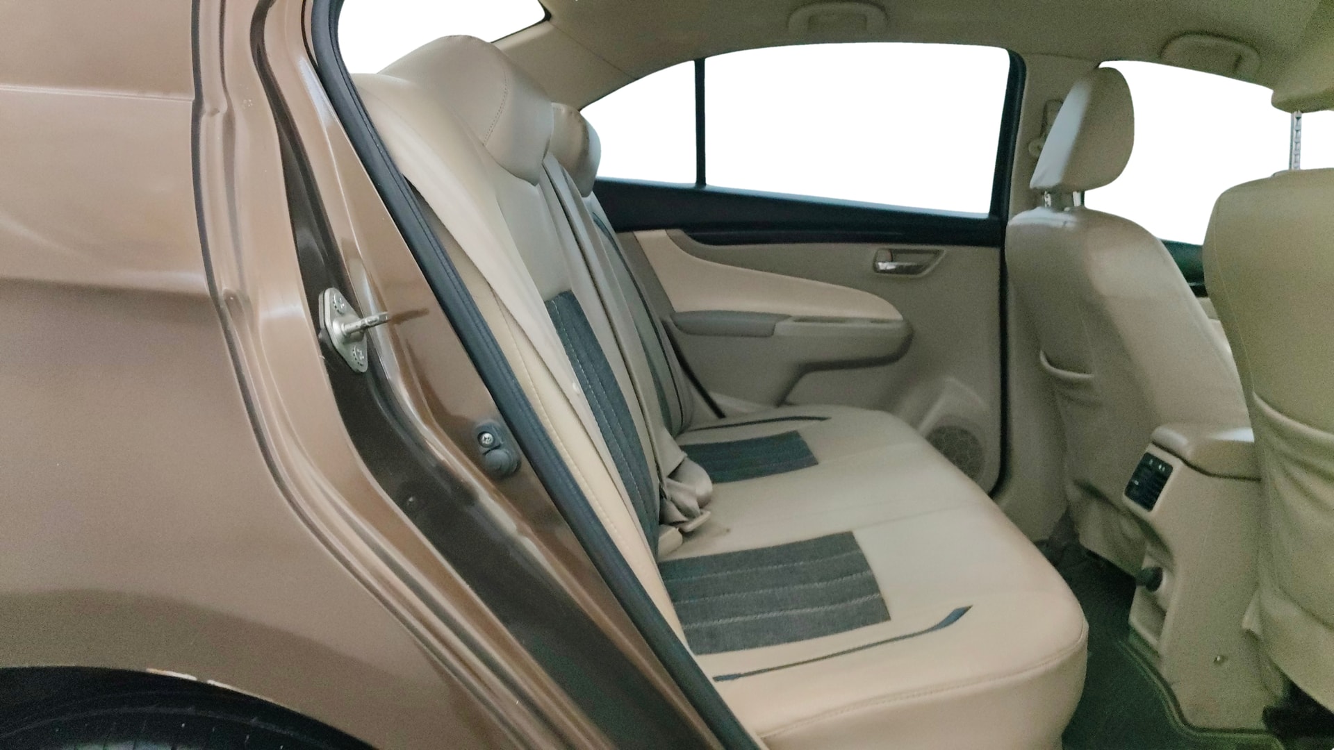 View 2015 Maruti Suzuki 1000 Base Variant Image 29 Used 2015 Maruti Suzuki 1000 Base Variant Image 29