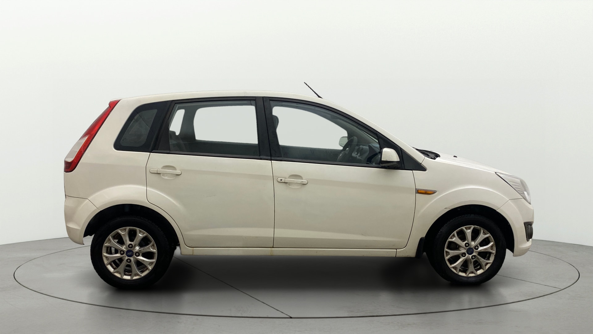 View 2013 Ford Figo 1.2P Ambiente MT BS IV Image 8 Used 2013 Ford Figo 1.2P Ambiente MT BS IV Image 8