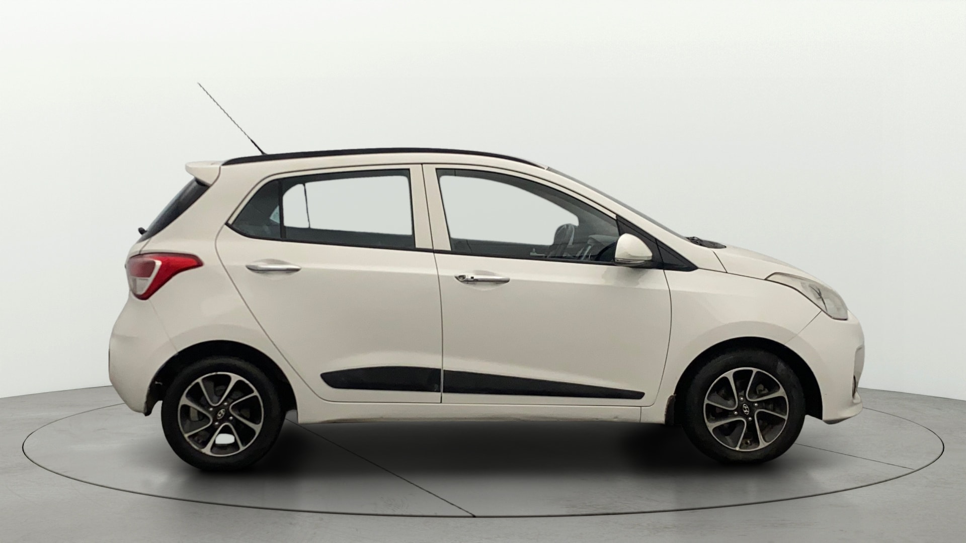 View 2018 Hyundai Grand i10 1.2 Asta Diesel Image 8 Used 2018 Hyundai Grand i10 1.2 Asta Diesel Image 8