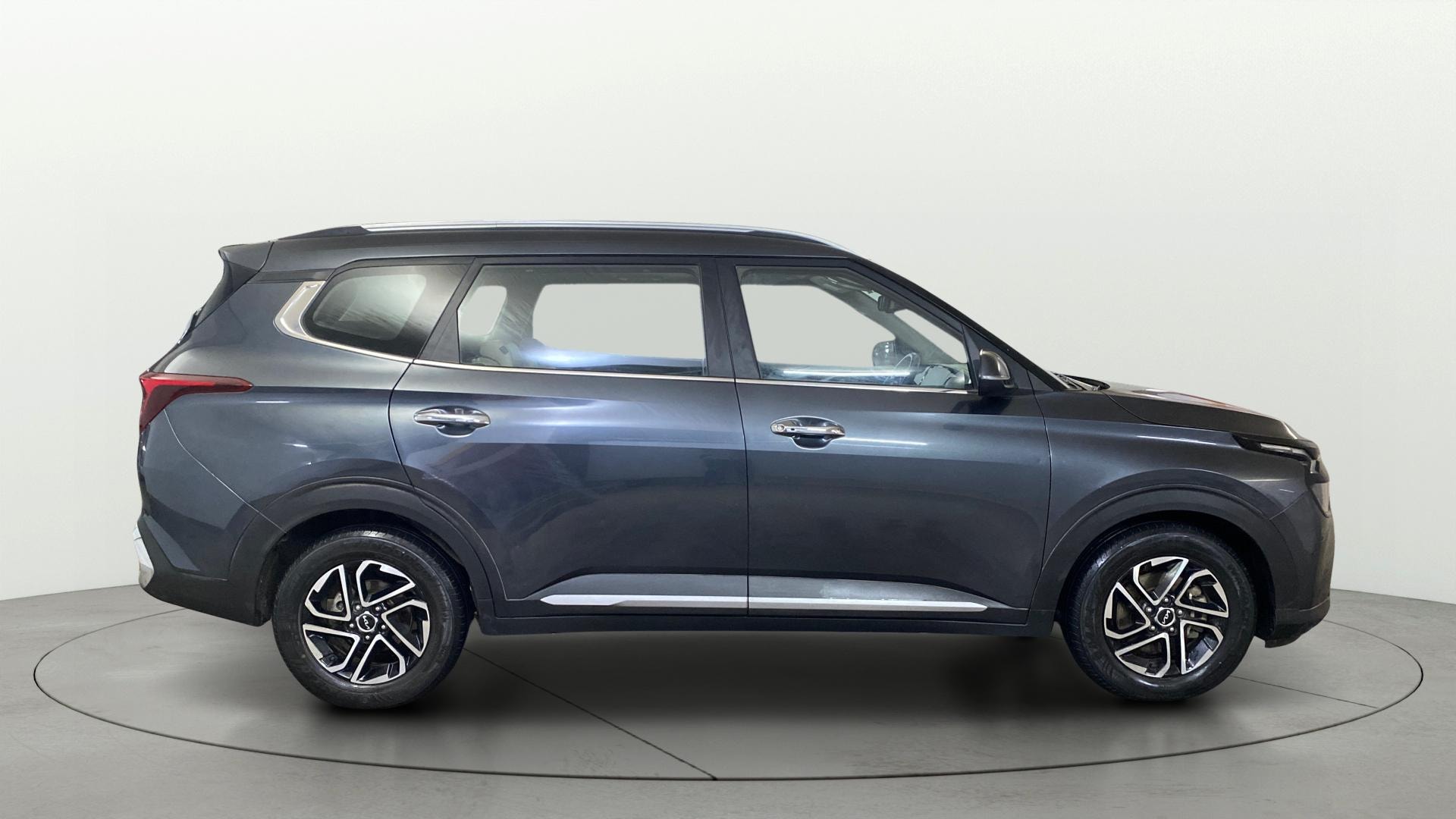 View 2023 Kia Carens Luxury Plus 1.5 Turbo Petrol DCT 7 STR Image 29 Used 2023 Kia Carens Luxury Plus 1.5 Turbo Petrol DCT 7 STR Image 29
