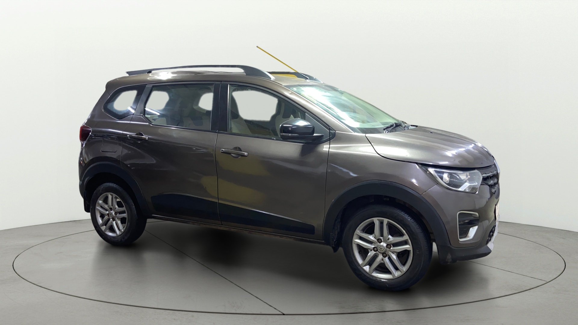 View 2022 Renault Triber RXZ Image 15 Used 2022 Renault Triber RXZ Image 15