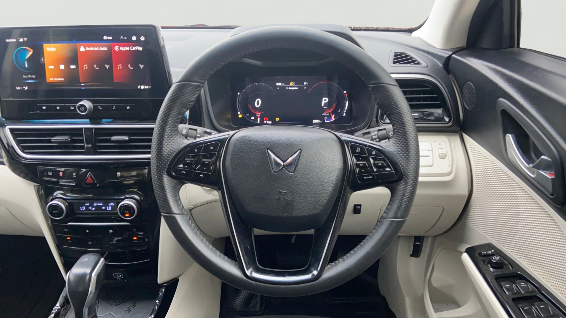 View 2024 Mahindra XUV 3XO AX5L 1.2 TGDi AT Image 13 Used 2024 Mahindra XUV 3XO AX5L 1.2 TGDi AT Image 13