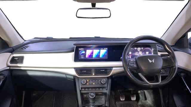 View Mahindra XUV700 Image 16 Used Mahindra XUV700 Image 16