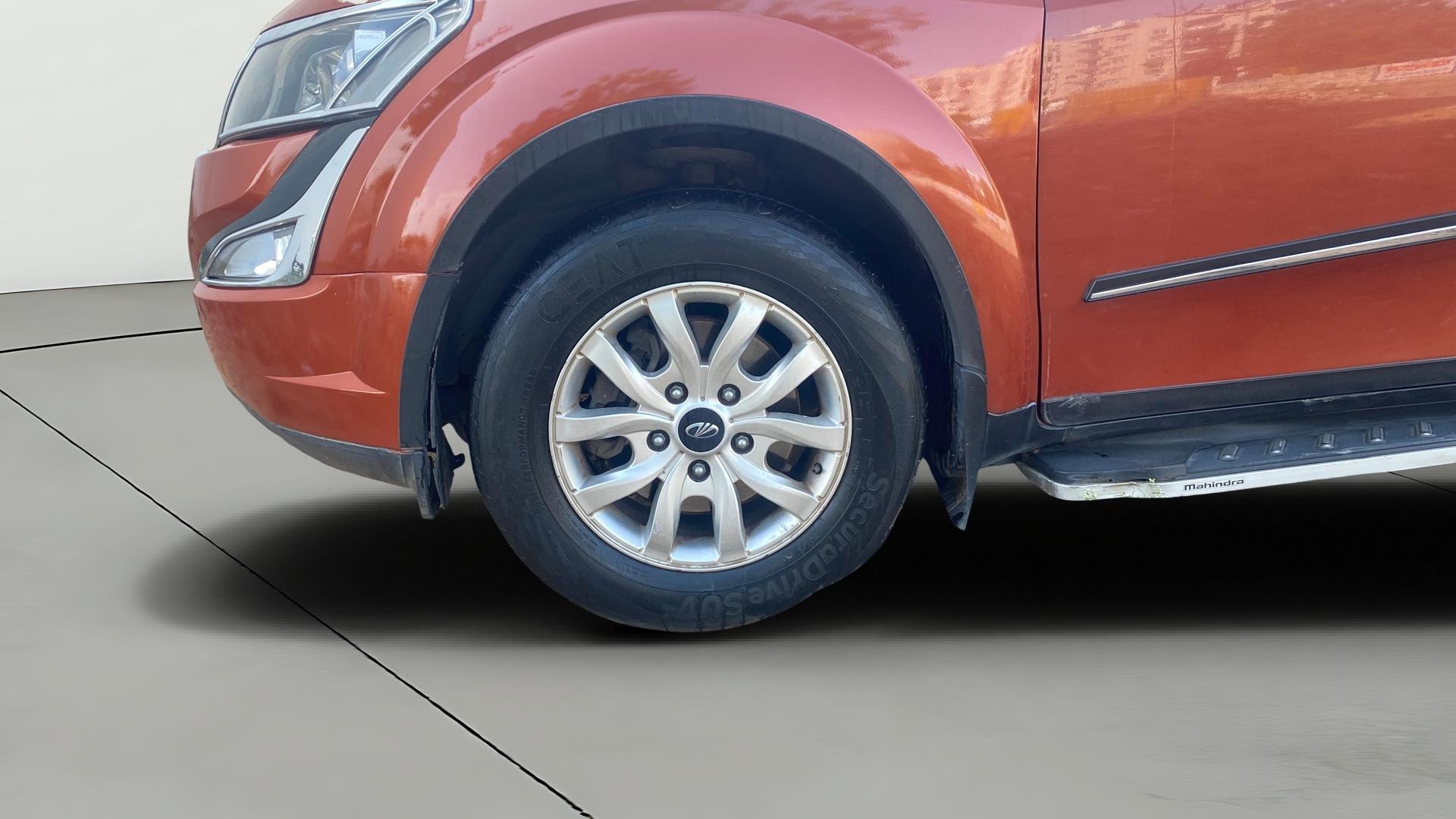 View 2017 Mahindra XUV500 W10 FWD AT Image 37 Used 2017 Mahindra XUV500 W10 FWD AT Image 37