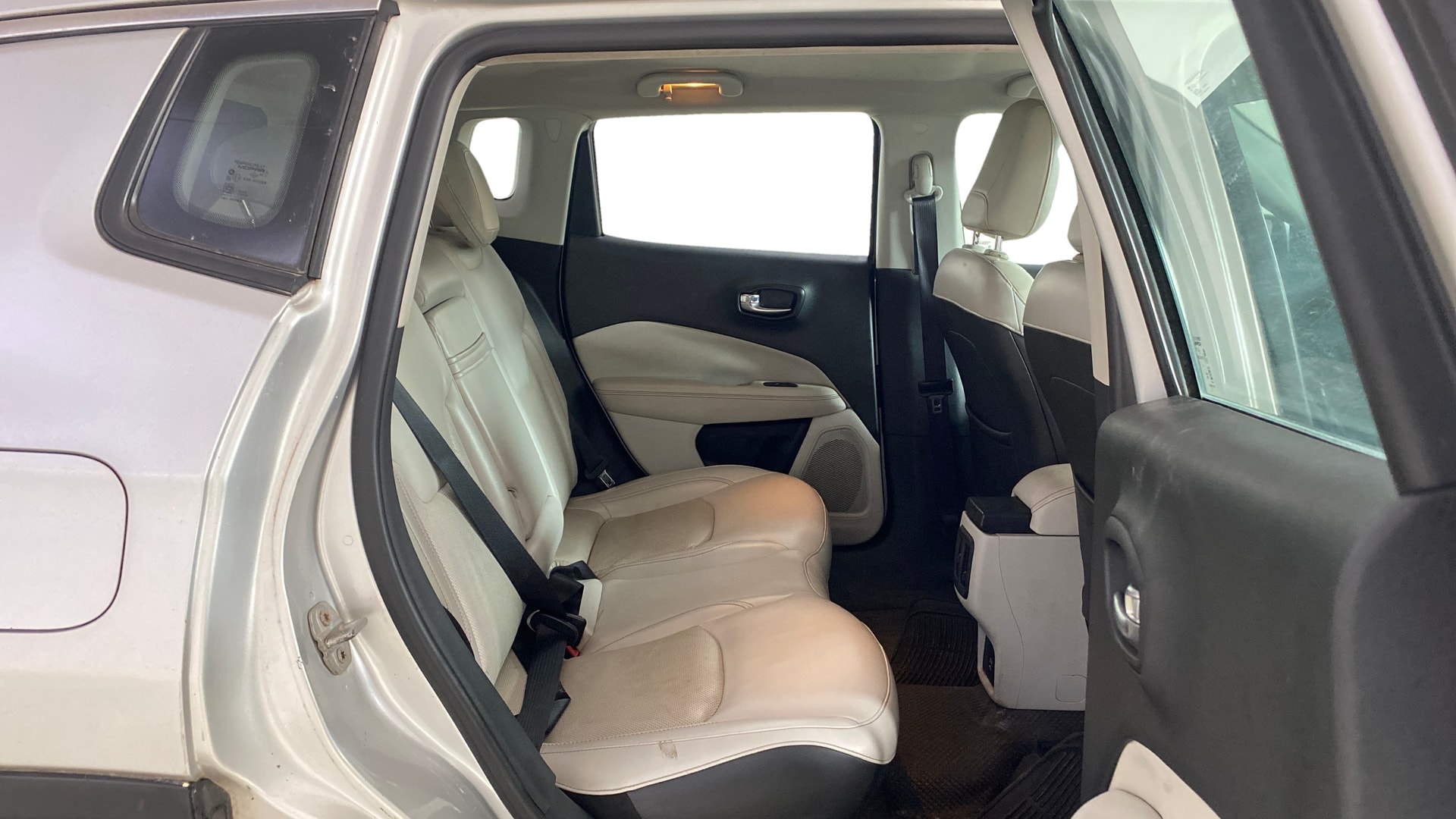 View 2017 Jeep Compass Limited 1.4 Multi AIR Petrol DDCT AT BS IV Image 35 Used 2017 Jeep Compass Limited 1.4 Multi AIR Petrol DDCT AT BS IV Image 35