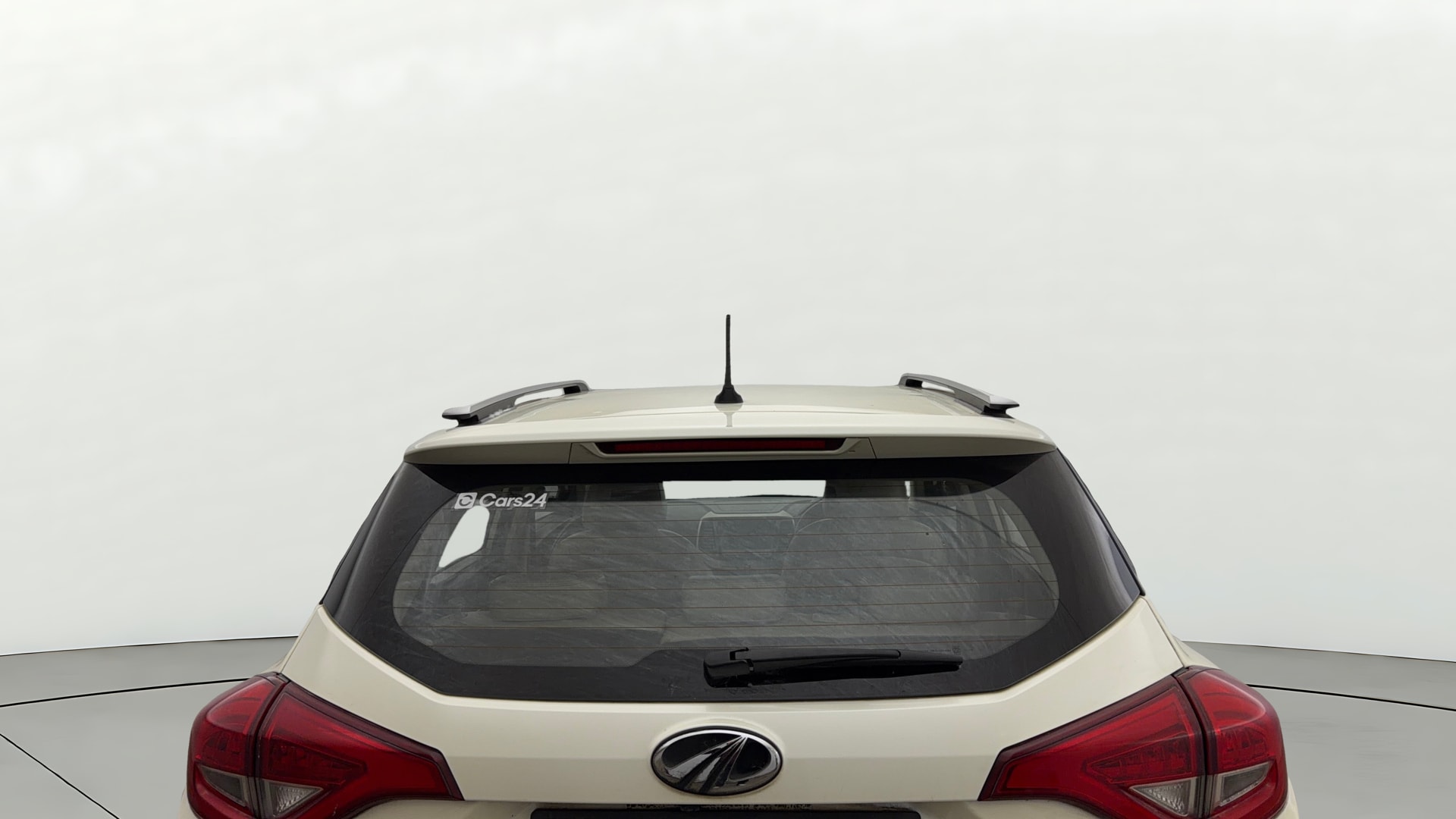 View 2019 Mahindra XUV300 W4 Petrol BS IV Image 5 Used 2019 Mahindra XUV300 W4 Petrol BS IV Image 5